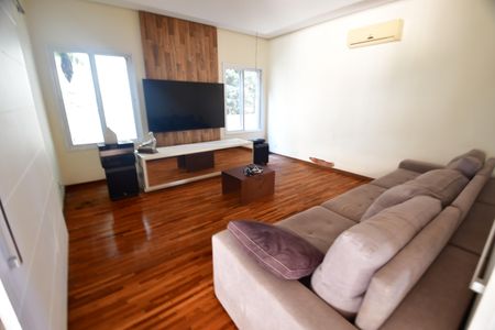 Casa de condomínio para alugar com 380m², 4 quartos e sem vagaSala de TV