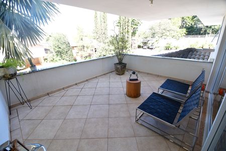 Casa de condomínio para alugar com 380m², 4 quartos e sem vagaVaranda
