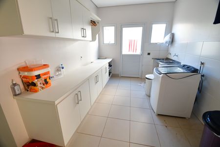 Casa de condomínio para alugar com 380m², 4 quartos e sem vagaÁrea de Serviço