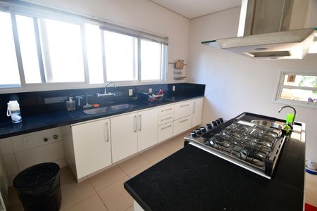 Casa de condomínio para alugar com 380m², 4 quartos e sem vagaCozinha