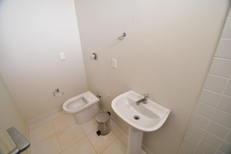 Casa de condomínio para alugar com 380m², 4 quartos e sem vagaBanheiro de serviço