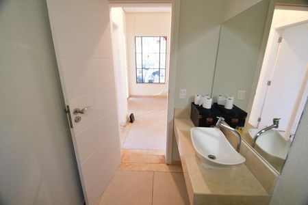 Casa de condomínio para alugar com 380m², 4 quartos e sem vagaLavabo