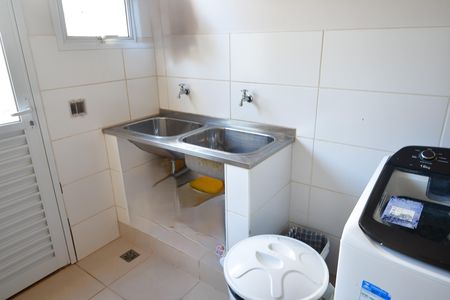 Casa de condomínio para alugar com 380m², 4 quartos e sem vagaÁrea de Serviço