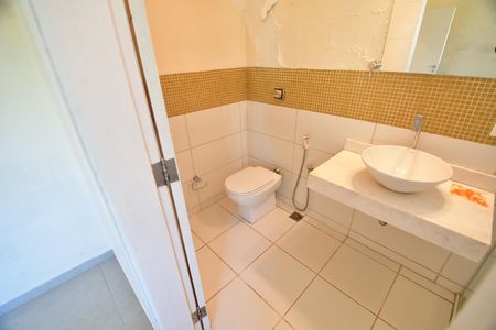Casa de condomínio para alugar com 380m², 4 quartos e sem vagaBanheiro Suíte