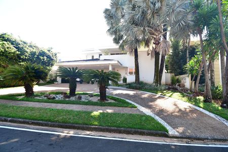 Casa de condomínio para alugar com 380m², 4 quartos e sem vagaFachada