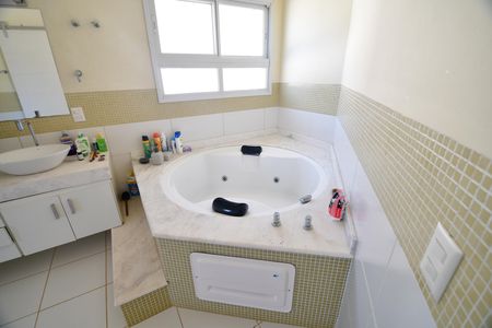 Casa de condomínio para alugar com 380m², 4 quartos e sem vagaBanheiro Suíte