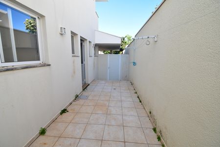 Casa de condomínio para alugar com 380m², 4 quartos e sem vagaÁrea de Serviço
