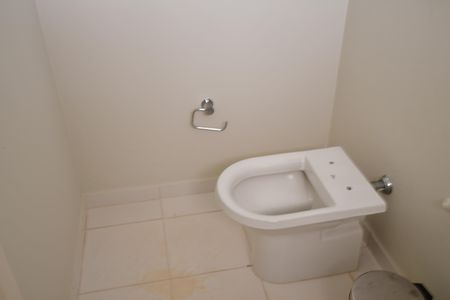 Casa de condomínio para alugar com 380m², 4 quartos e sem vagaBanheiro de serviço