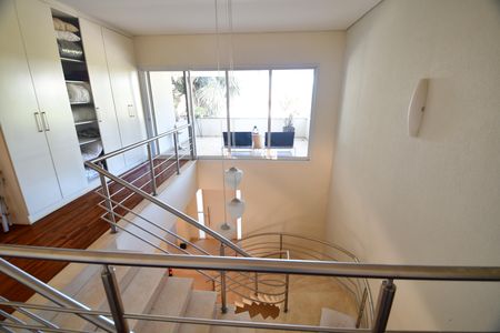 Casa de condomínio para alugar com 380m², 4 quartos e sem vagaHall