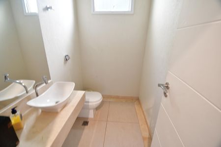 Casa de condomínio para alugar com 380m², 4 quartos e sem vagaLavabo