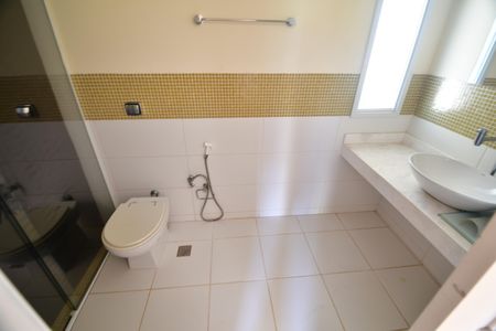 Casa de condomínio para alugar com 380m², 4 quartos e sem vagaBanheiro Suíte