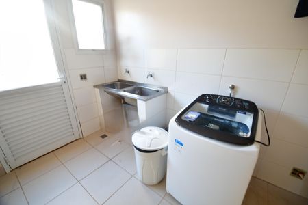 Casa de condomínio para alugar com 380m², 4 quartos e sem vagaÁrea de Serviço