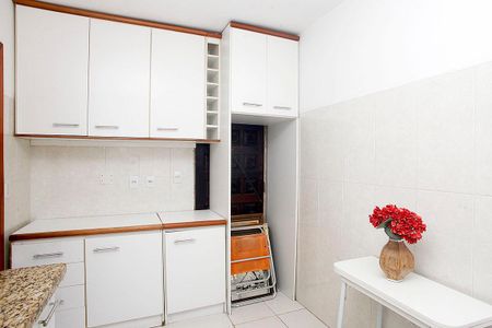 Apartamento para alugar com 94m², 3 quartos e sem vagaCozinha