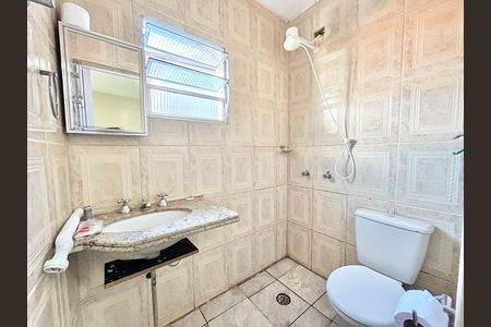 Banheiro de casa para alugar com 2 quartos, 60m² em Vila Aurora (zona Norte), São Paulo