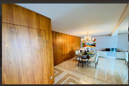 Apartamento à venda com 330m², 4 quartos e 3 vagas