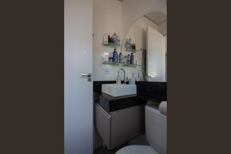 Apartamento à venda com 120m², 3 quartos e 2 vagas Apartamento à venda com 120m², 3 quartos e 2 vagasBanheiro da Suíte