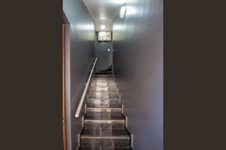 Apartamento à venda com 120m², 3 quartos e 2 vagas Apartamento à venda com 120m², 3 quartos e 2 vagasEscada de Entrada