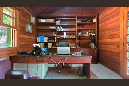 Casa à venda com 4 quartos, 360m² em Sapê, Niterói