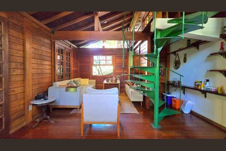 Casa à venda com 360m², 4 quartos e 6 vagas