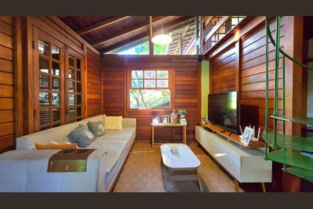 Casa à venda com 4 quartos, 360m² em Sapê, Niterói