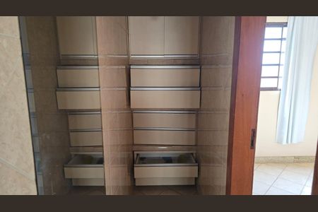 Apartamento para alugar com 267m², 3 quartos e 1 vaga