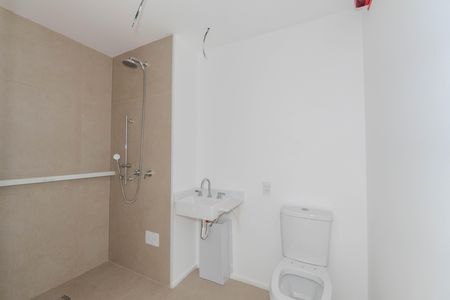 Banheiro de kitnet/studio para alugar com 1 quarto, 24m² em Bela Vista, São Paulo