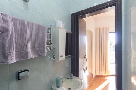 Casa para alugar com 300m², 4 quartos e 6 vagas Casa para alugar com 300m², 4 quartos e 6 vagasBanheiro da Suíte 1