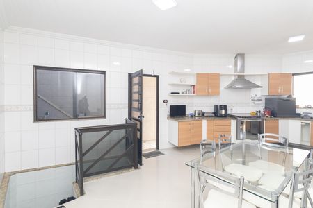 Casa para alugar com 300m², 4 quartos e 6 vagas Casa para alugar com 300m², 4 quartos e 6 vagasCozinha