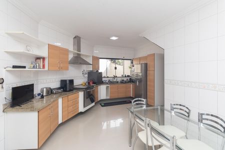 Casa para alugar com 300m², 4 quartos e 6 vagas Casa para alugar com 300m², 4 quartos e 6 vagasCozinha