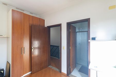 Casa para alugar com 300m², 4 quartos e 6 vagas Casa para alugar com 300m², 4 quartos e 6 vagasSuíte 2