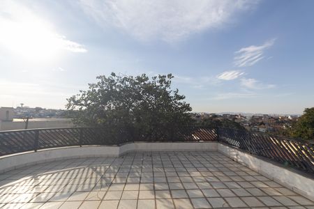 Casa para alugar com 300m², 4 quartos e 6 vagas Casa para alugar com 300m², 4 quartos e 6 vagasVaranda