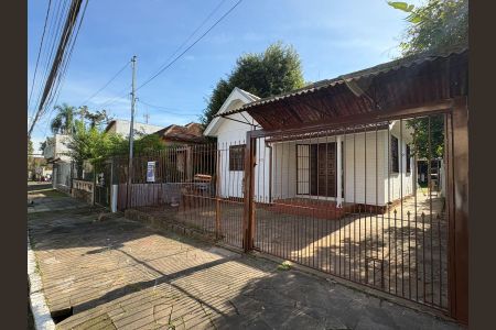 Casa à venda com 275m², 2 quartos e 1 vaga Casa à venda com 275m², 2 quartos e 1 vagaFachada