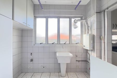 Apartamento para alugar com 191m², 3 quartos e 2 vagas Apartamento para alugar com 191m², 3 quartos e 2 vagasCozinha e área de serviço