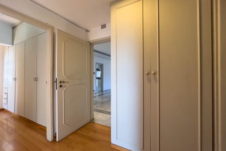 Apartamento para alugar com 191m², 3 quartos e 2 vagas Apartamento para alugar com 191m², 3 quartos e 2 vagasHall