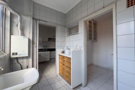 Apartamento para alugar com 191m², 3 quartos e 2 vagas Apartamento para alugar com 191m², 3 quartos e 2 vagasCozinha e área de serviço