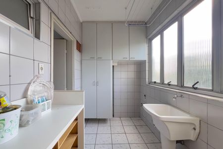 Apartamento para alugar com 191m², 3 quartos e 2 vagas Apartamento para alugar com 191m², 3 quartos e 2 vagasCozinha e área de serviço