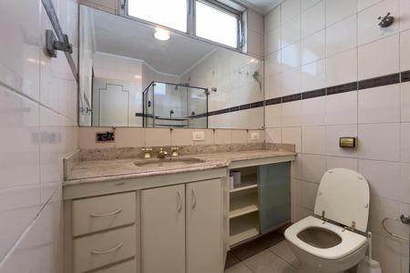 Apartamento para alugar com 191m², 3 quartos e 2 vagas Apartamento para alugar com 191m², 3 quartos e 2 vagasBanheiro do quarto 1