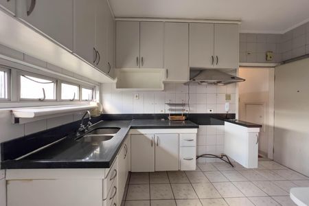 Apartamento para alugar com 191m², 3 quartos e 2 vagas Apartamento para alugar com 191m², 3 quartos e 2 vagasCozinha e área de serviço
