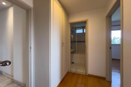 Apartamento para alugar com 191m², 3 quartos e 2 vagas Apartamento para alugar com 191m², 3 quartos e 2 vagasHall