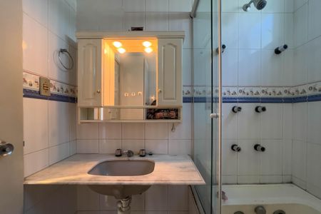 Apartamento para alugar com 191m², 3 quartos e 2 vagas Apartamento para alugar com 191m², 3 quartos e 2 vagasBanheiro
