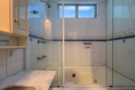 Apartamento para alugar com 191m², 3 quartos e 2 vagas Apartamento para alugar com 191m², 3 quartos e 2 vagasBanheiro