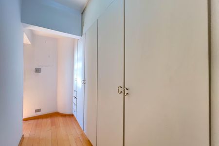 Apartamento para alugar com 191m², 3 quartos e 2 vagas Apartamento para alugar com 191m², 3 quartos e 2 vagasQuarto 1