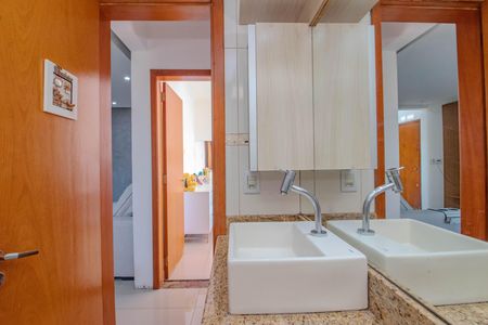 Apartamento à venda com 52m², 2 quartos e 1 vaga Apartamento à venda com 52m², 2 quartos e 1 vagaBanheiro