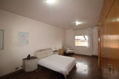 Casa à venda com 438m², 4 quartos e 6 vagasQuarto 2