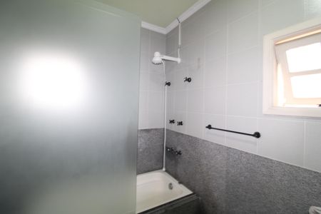 Casa à venda com 438m², 4 quartos e 6 vagasQuarto 3 - Banheiro 