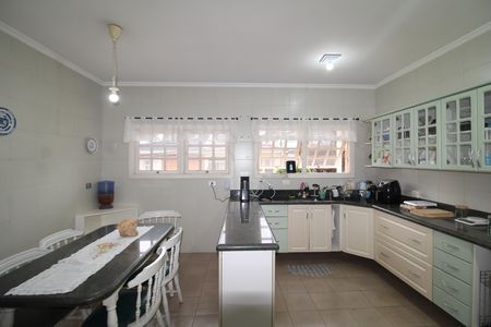 Casa à venda com 438m², 4 quartos e 6 vagasCozinha