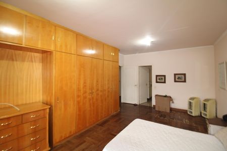 Casa à venda com 438m², 4 quartos e 6 vagasQuarto 2