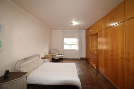 Casa à venda com 438m², 4 quartos e 6 vagasQuarto 2