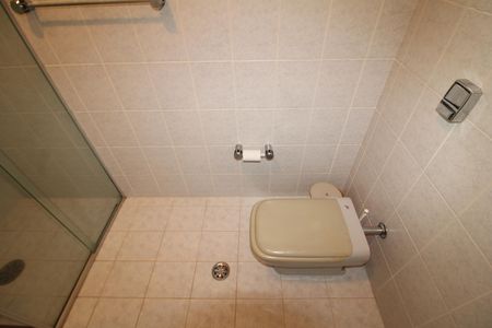 Casa à venda com 438m², 4 quartos e 6 vagasQuarto 4 - Banheiro