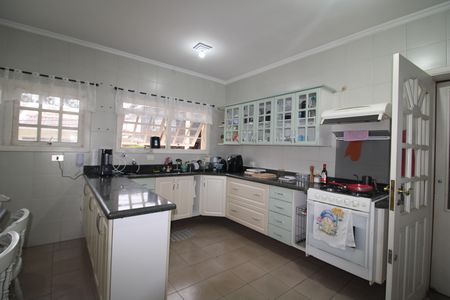 Casa à venda com 438m², 4 quartos e 6 vagasCozinha